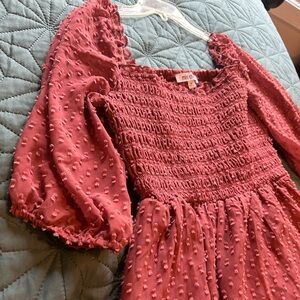 Dusty rose pink mauve dress. Flowy and beautiful!! The sleeves are so cute!